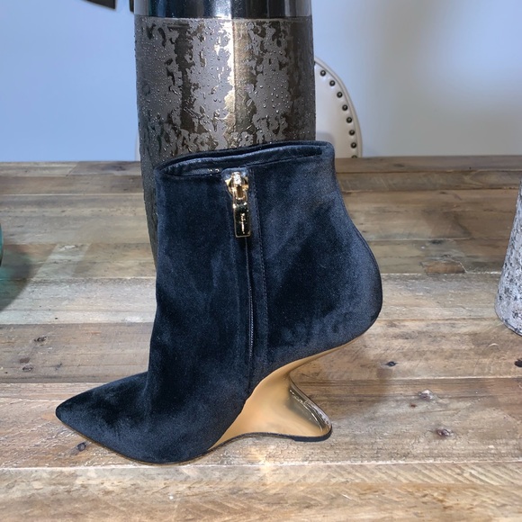 Salvatore Ferragamo Bolgheri Velvet Ankle Booties - Picture 5 of 8